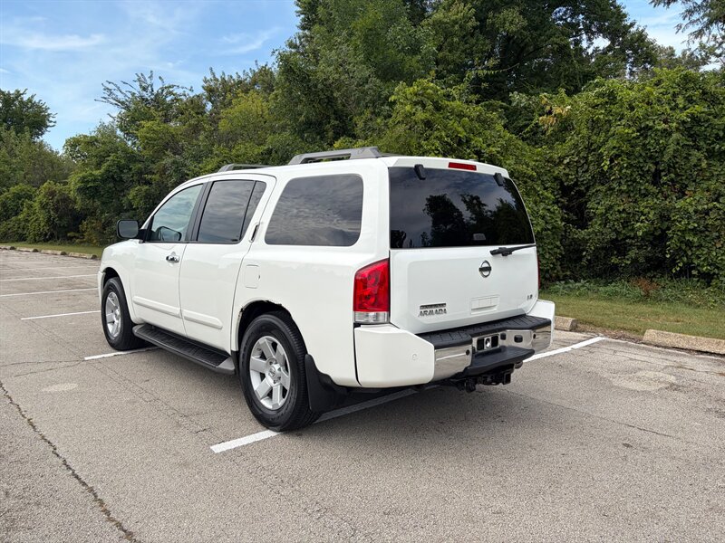 Used 2004 Nissan Armada LE w/ (DVD) Technology Pkg (LE) AWD/4WD image 3