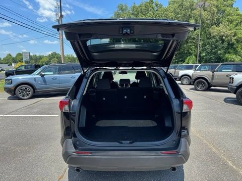 Used 2021 Toyota RAV4 LE FWD image 8