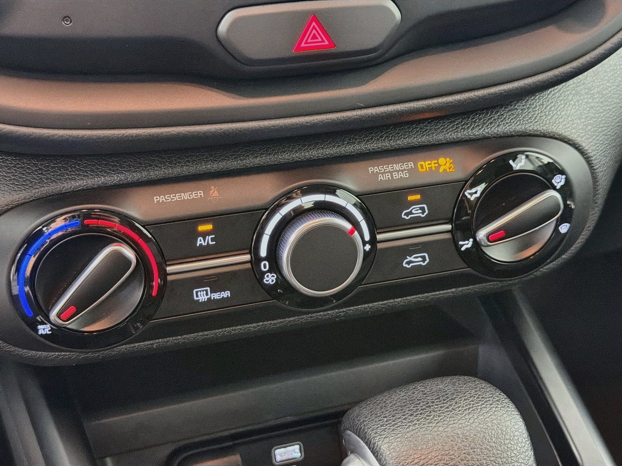 Used 2025 Kia Soul LX w/ LX Technology Package FWD image 23