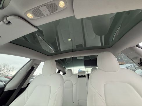 Used 2018 Tesla Model 3 Long Range image 17