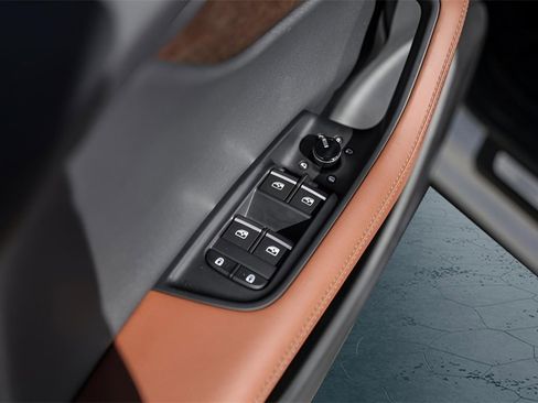 Used 2025 Audi Q8 Premium Plus image 26