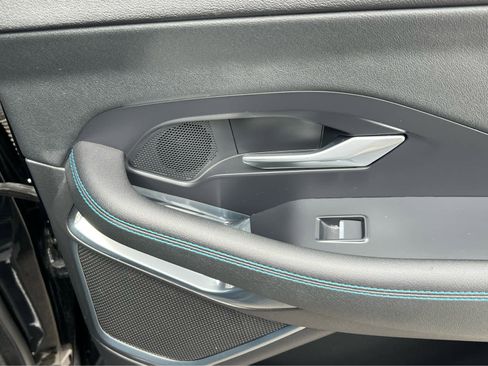 Used 2019 Jaguar E-PACE R-Dynamic SE image 22