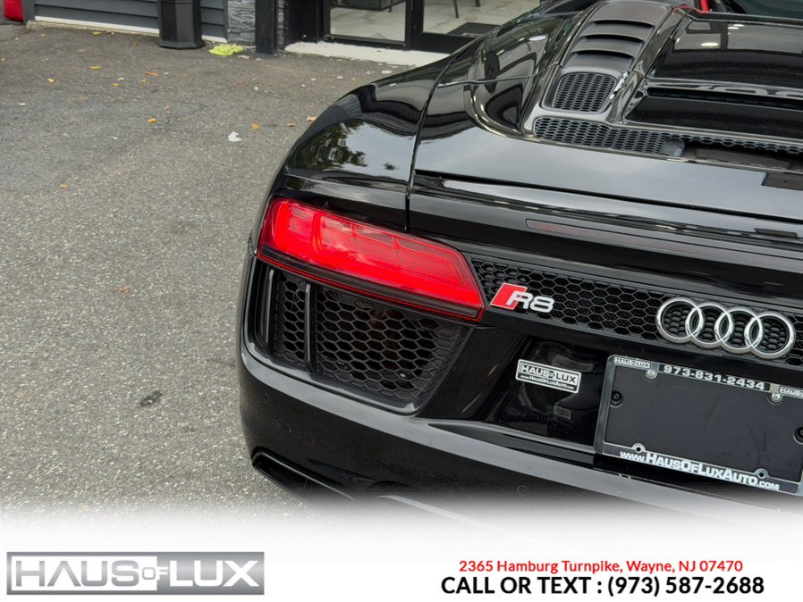 Used 2017 Audi R8 V10 w/ Carbon Exterior Package AWD/4WD image 25