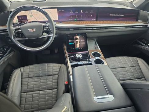 Used 2025 Cadillac Escalade Sport Platinum RWD image 16
