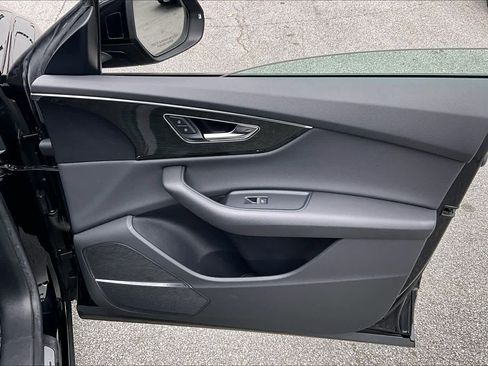 Used 2020 Audi Q8 Premium Plus image 21