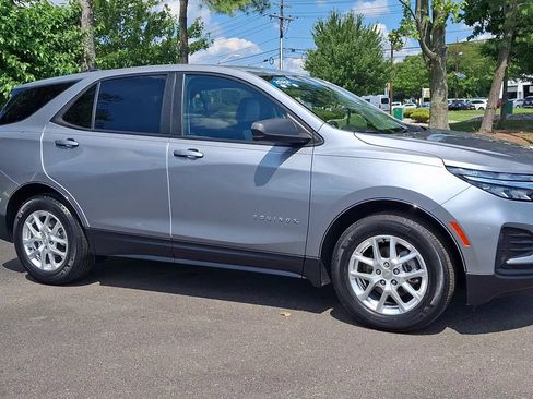Certified 2024 Chevrolet Equinox LS w/ LS Convenience Package FWD image 4