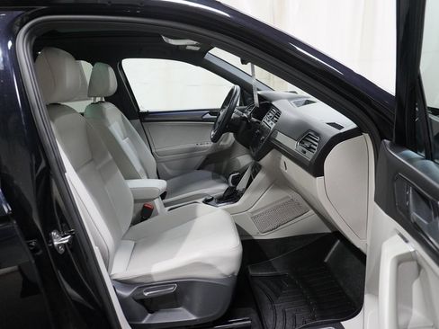 Certified 2023 Volkswagen Tiguan SE R-Line image 11