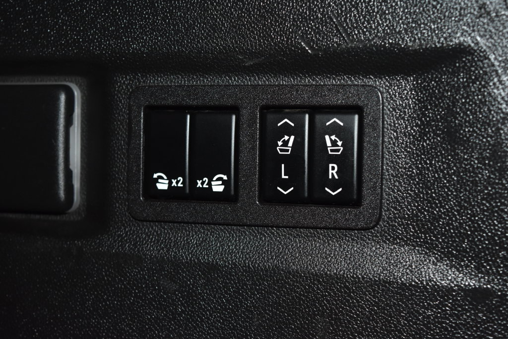 Used 2023 Chevrolet Tahoe Premier AWD/4WD image 31