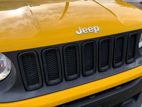 Used 2016 Jeep Renegade Latitude FWD image 29