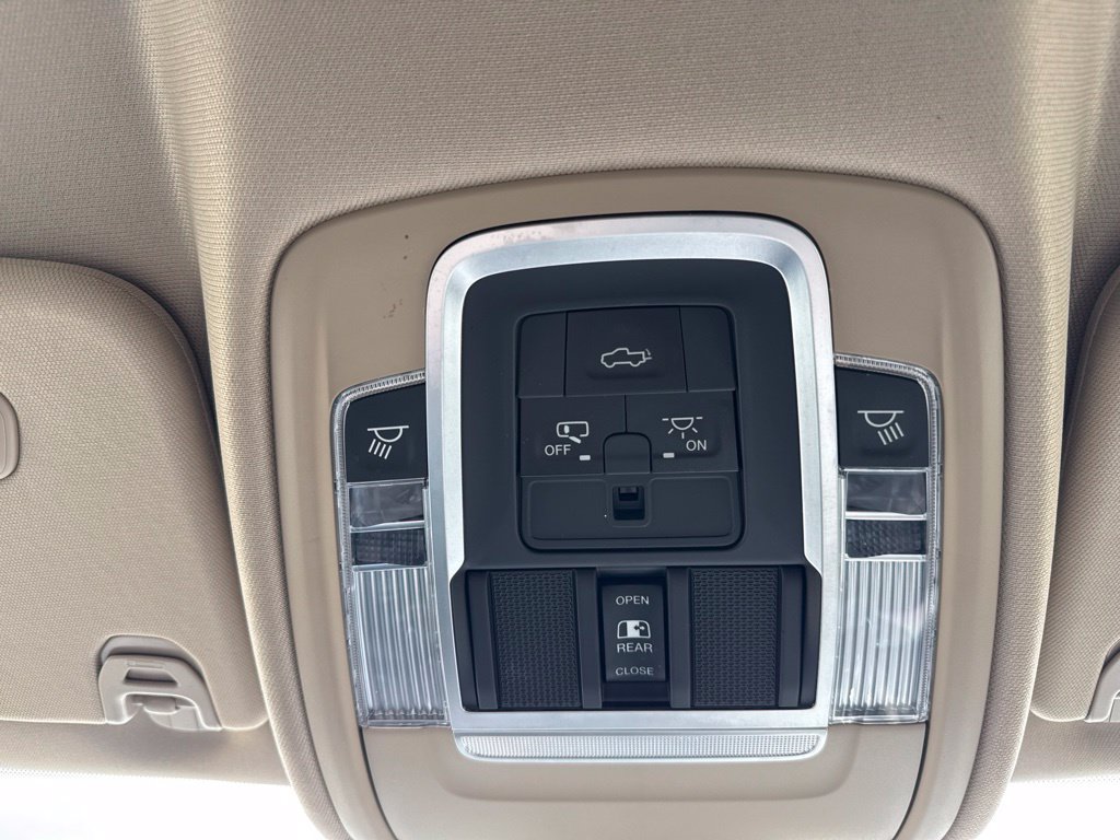 Used 2019 RAM 1500 Laramie AWD/4WD image 22