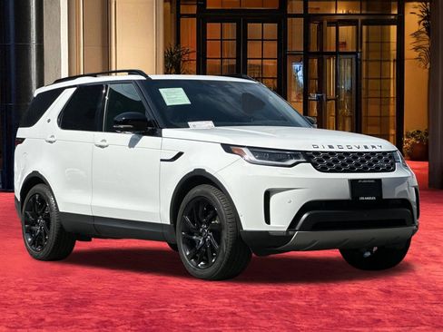 Used 2025 Land Rover Discovery S image 8