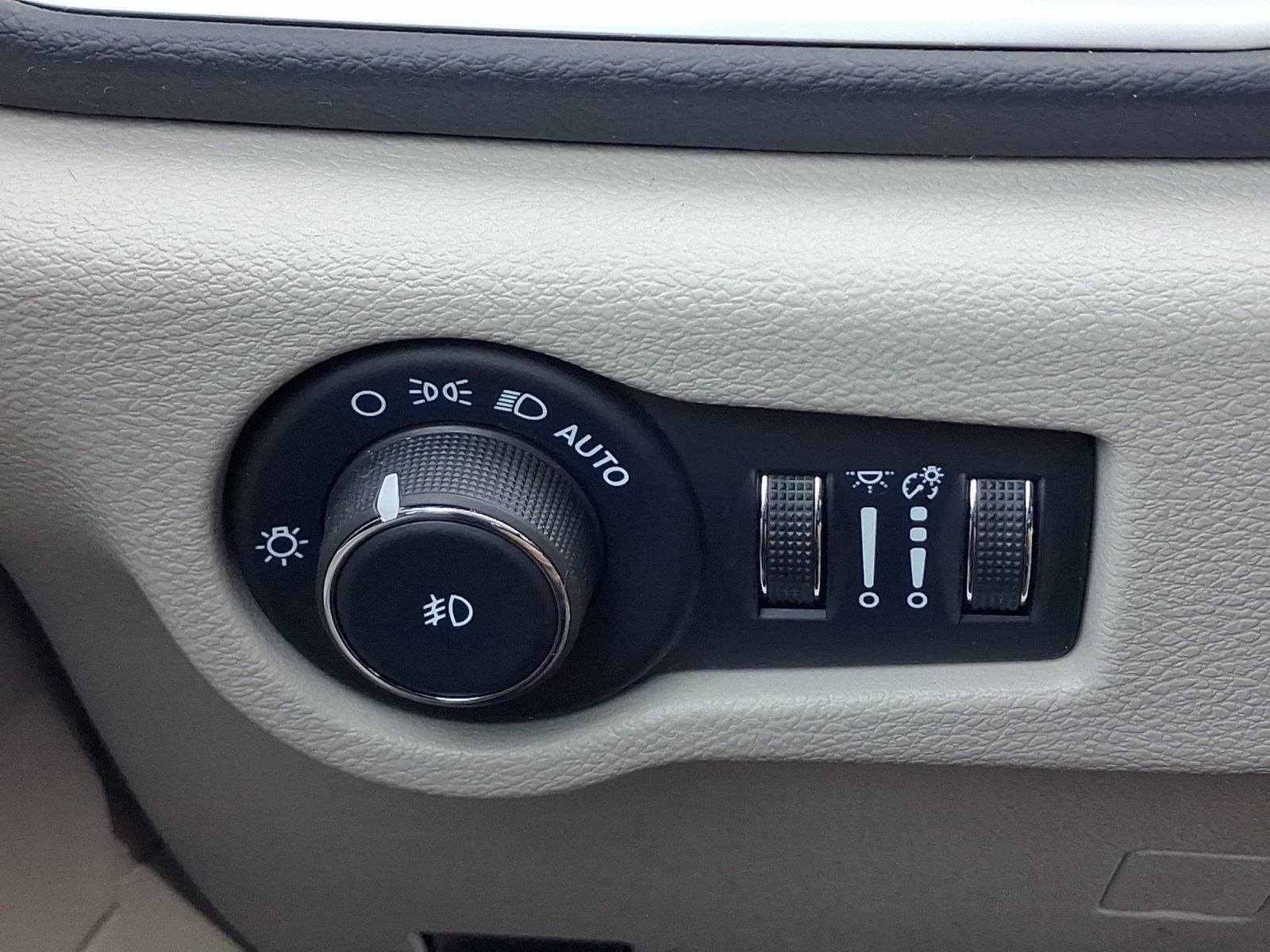 Used 2024 Chrysler Pacifica Touring-L FWD image 25