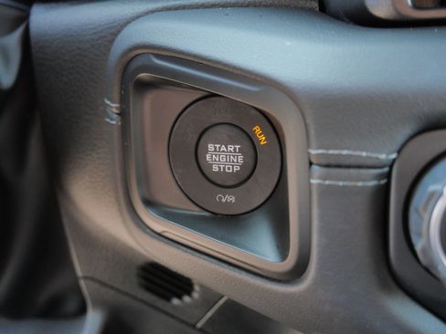 Used 2025 Jeep Wrangler Unlimited Rubicon AWD/4WD image 29