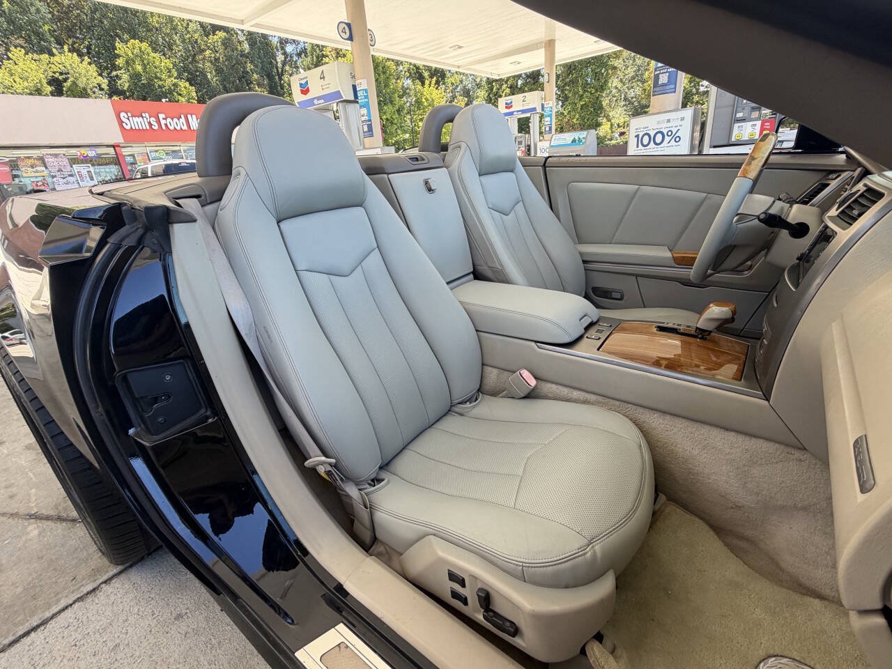 Used 2004 Cadillac XLR RWD image 9