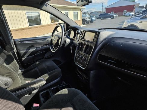 Used 2016 Dodge Grand Caravan SE image 19