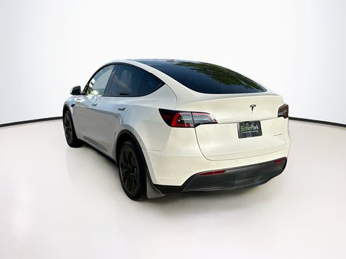 Used 2024 Tesla Model Y Long Range AWD/4WD image 9