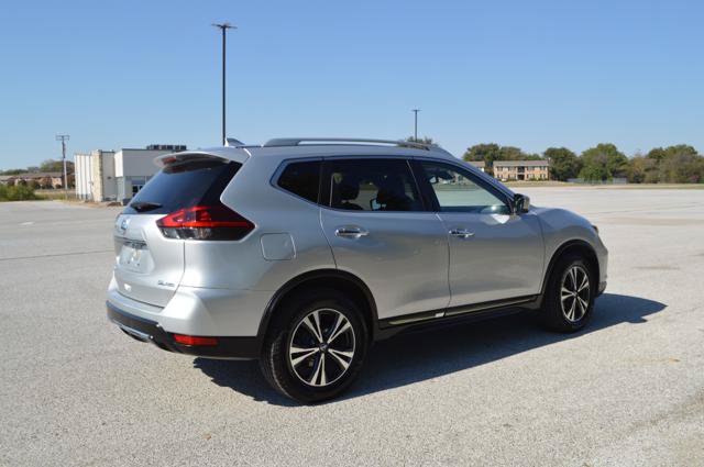 Used 2018 Nissan Rogue SL w/ Premium Package AWD/4WD image 4