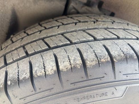 Used 2020 Ford Edge SE image 9