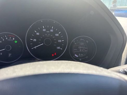 Used 2021 Honda HR-V LX image 5