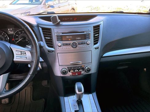 Used 2011 Subaru Outback 2.5i Premium image 7