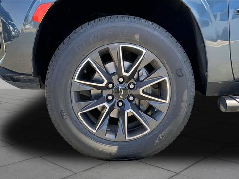 Used 2021 Chevrolet Suburban Z71 w/ Z71 Off-Road Package AWD/4WD image 11
