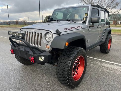 Used 2017 Jeep Wrangler Unlimited Rubicon w/ Connectivity Group image 30