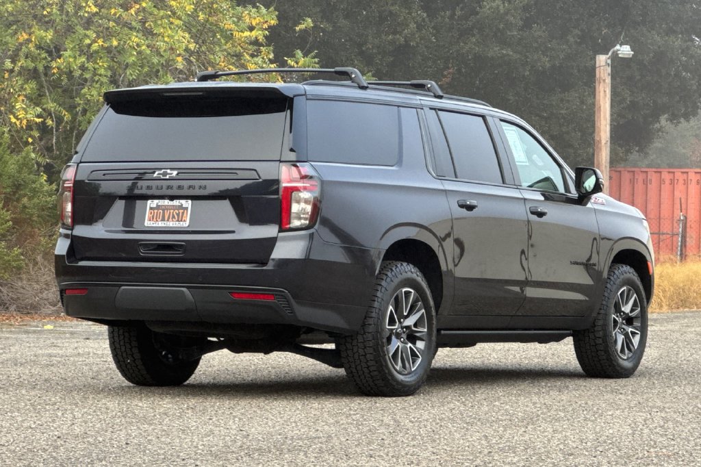 Used 2023 Chevrolet Suburban Z71 w/ Luxury Package AWD/4WD image 4