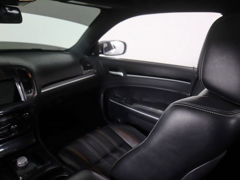 Used 2018 Chrysler 300 S image 35