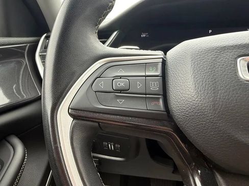 Used 2022 Jeep Grand Cherokee Laredo w/ Luxury Tech Group I AWD/4WD image 16