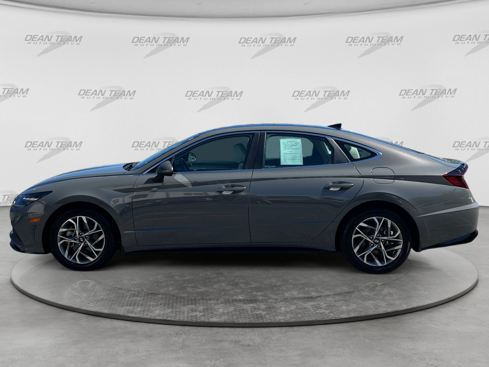 Used 2023 Hyundai Sonata SEL w/ Convenience Package FWD image 4