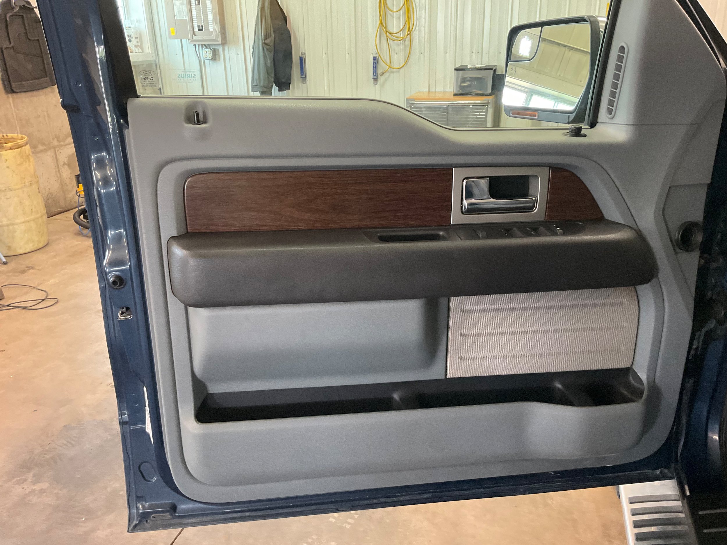 Used 2013 Ford F150 Lariat w/ Lariat Chrome Pkg AWD/4WD image 9