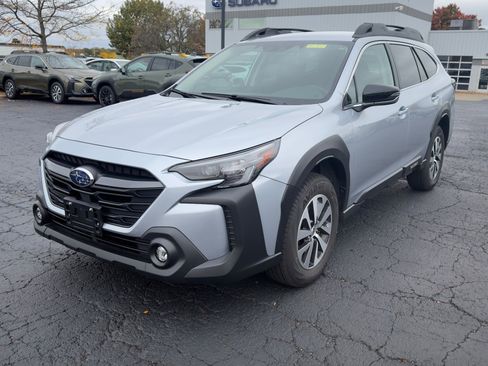 Certified 2025 Subaru Outback Premium image 5