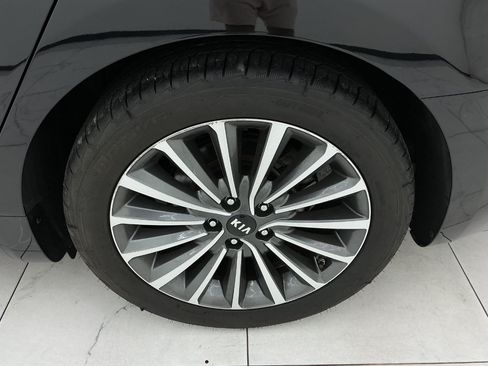 Used 2018 Kia Cadenza Premium FWD image 49