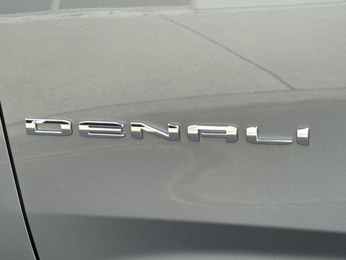 New 2026 GMC Yukon XL Denali w/ Denali Reserve Package AWD/4WD image 13