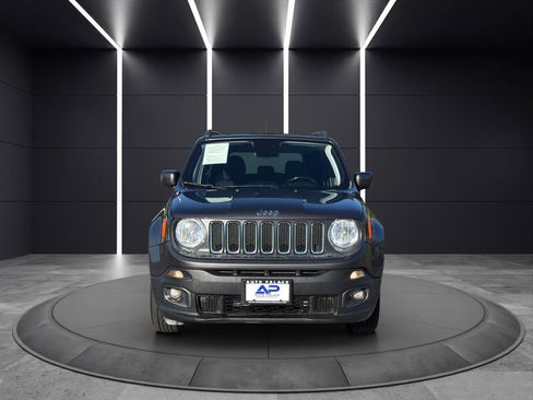 Used 2018 Jeep Renegade Latitude w/ Cold Weather Group image 2