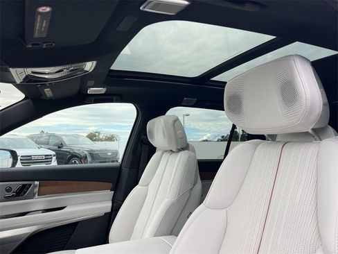 New 2026 Cadillac Vistiq Sport image 26