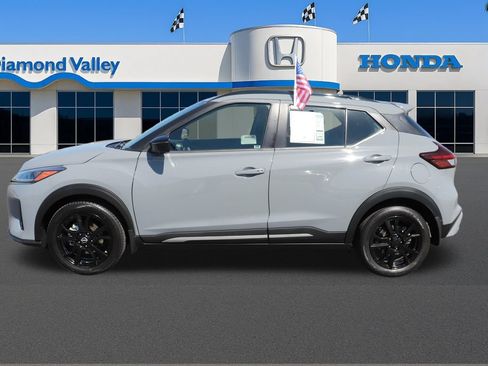 Used 2024 Nissan Kicks SR FWD image 9