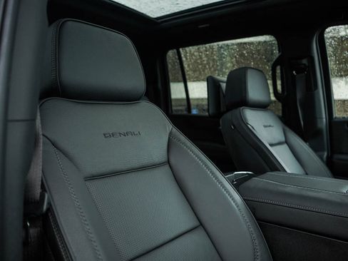 New 2026 GMC Yukon XL Denali w/ Denali Reserve Package AWD/4WD image 12