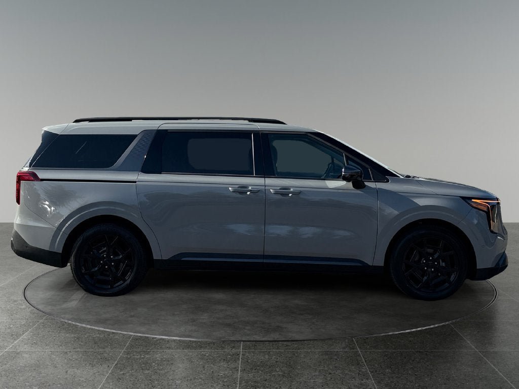 Used 2025 Kia Carnival SX w/ SX Dark Edition Package FWD image 11