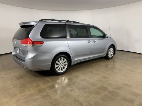 Used 2013 Toyota Sienna XLE AWD/4WD image 8