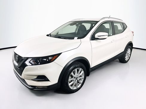 Used 2022 Nissan Rogue Sport SV image 3
