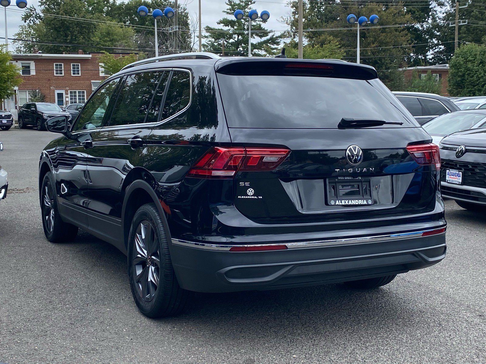 Certified 2023 Volkswagen Tiguan SE w/ Panoramic Sunroof Package FWD image 5