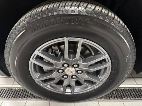 Used 2025 GMC Acadia Elevation image 12