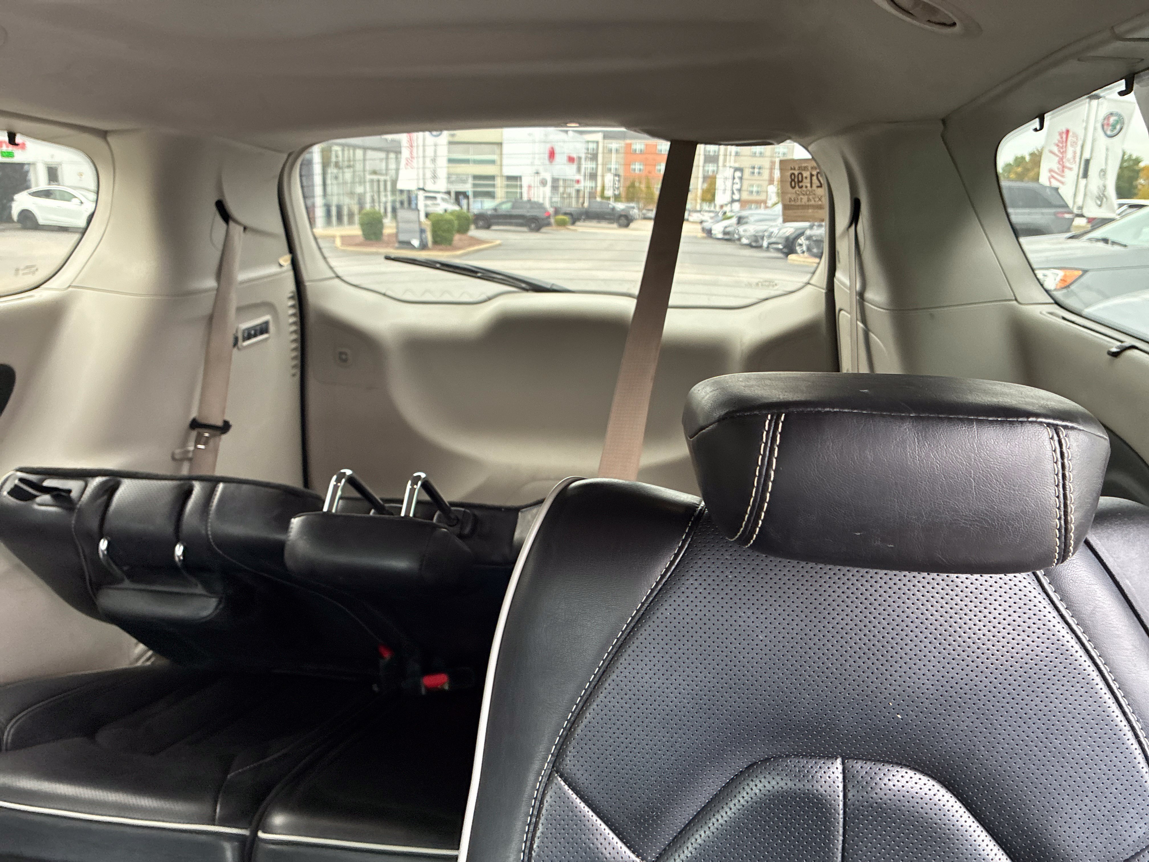 Used 2022 Chrysler Pacifica Limited FWD image 21