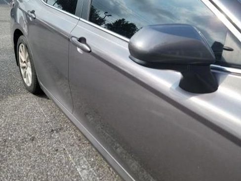 Used 2020 Toyota Camry LE FWD image 11