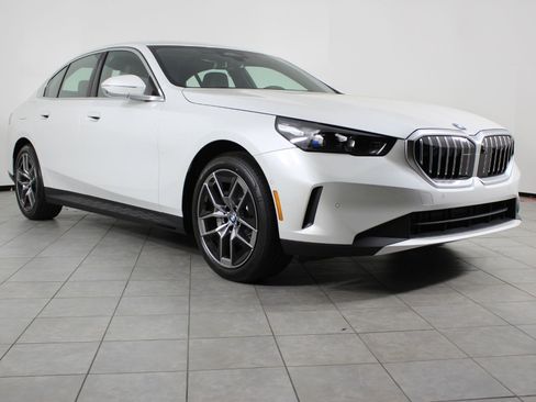 New 2026 BMW 530i xDrive w/ Premium Package image 7