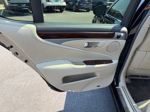 Used 2016 Lexus LS 460 w/ Comfort Package image 15