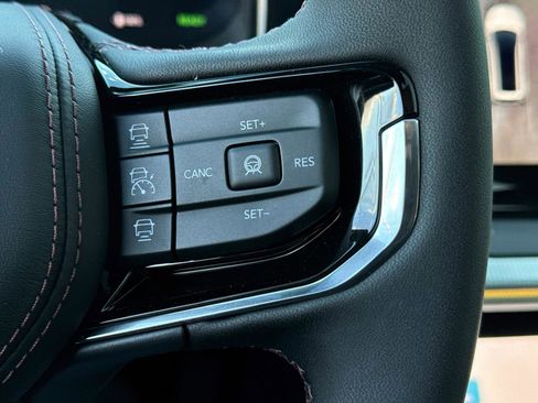 Used 2025 Jeep Wagoneer S Launch Edition image 16