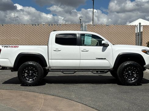 Used 2019 Toyota Tacoma TRD Off-Road w/ Technology Package AWD/4WD image 3