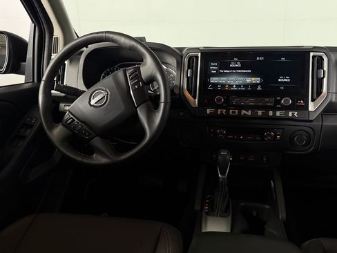 Used 2025 Nissan Frontier SV w/ SV Convenience Package RWD image 14